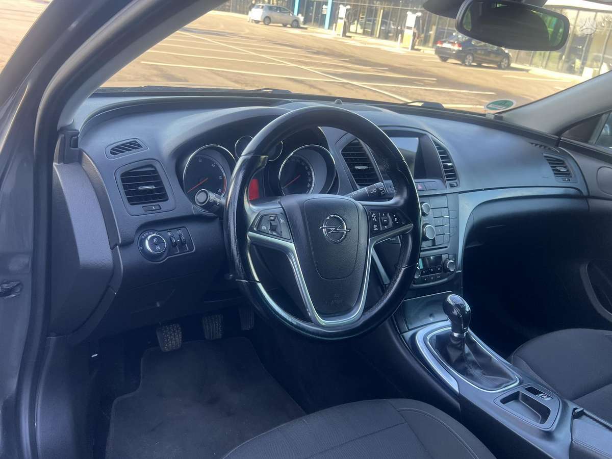 Opel Insignia 2011 — photo 10
