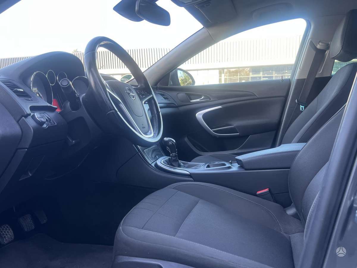 Opel Insignia 2011 — photo 11