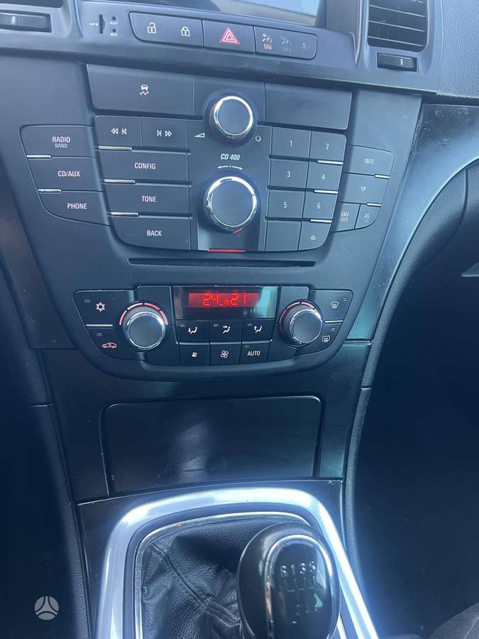 Opel Insignia 2011 — photo 12