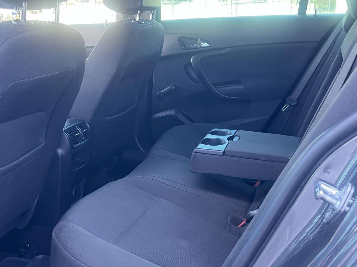 Opel Insignia 2011 — photo 16