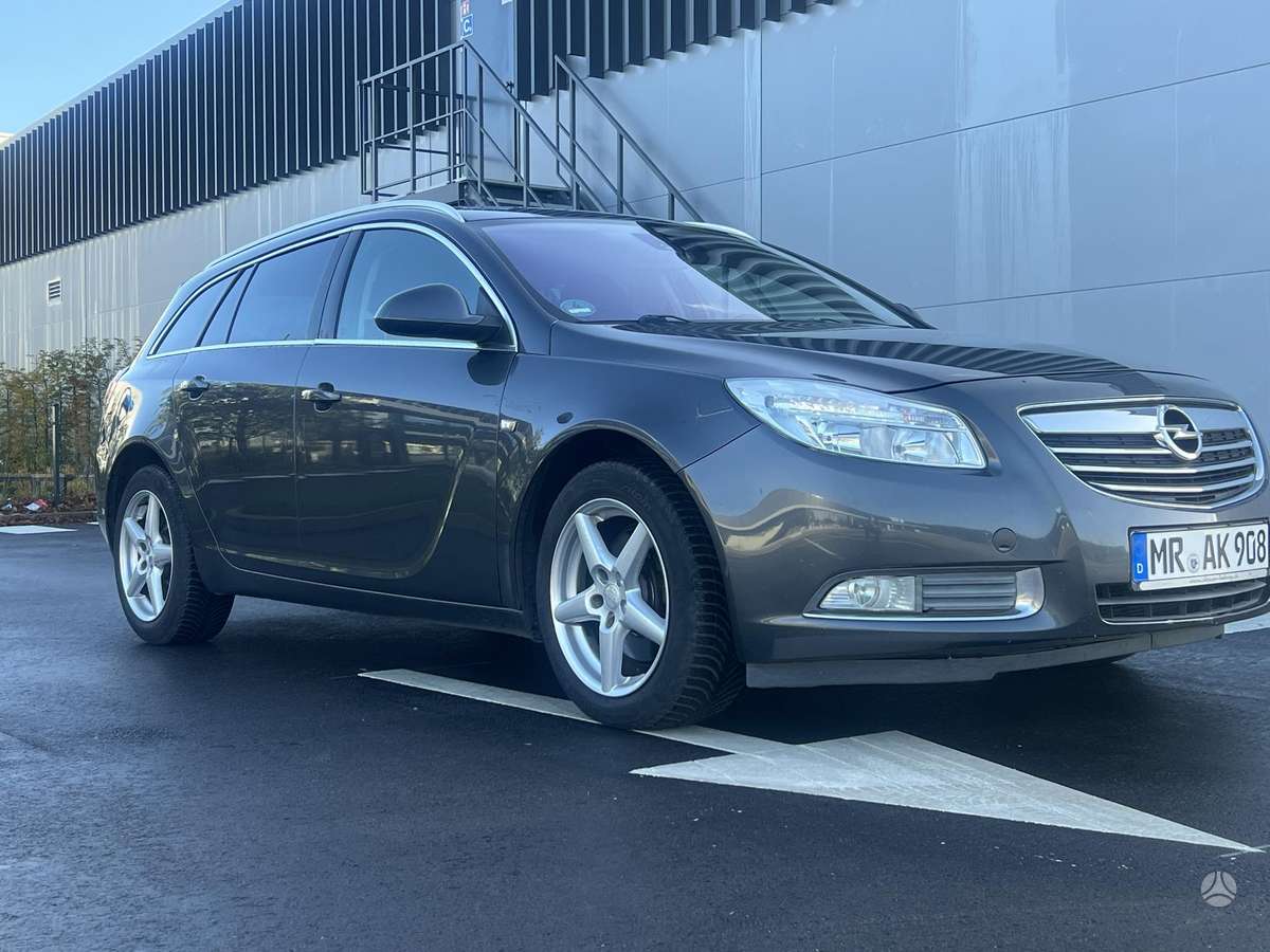 Opel Insignia 2011 — interior