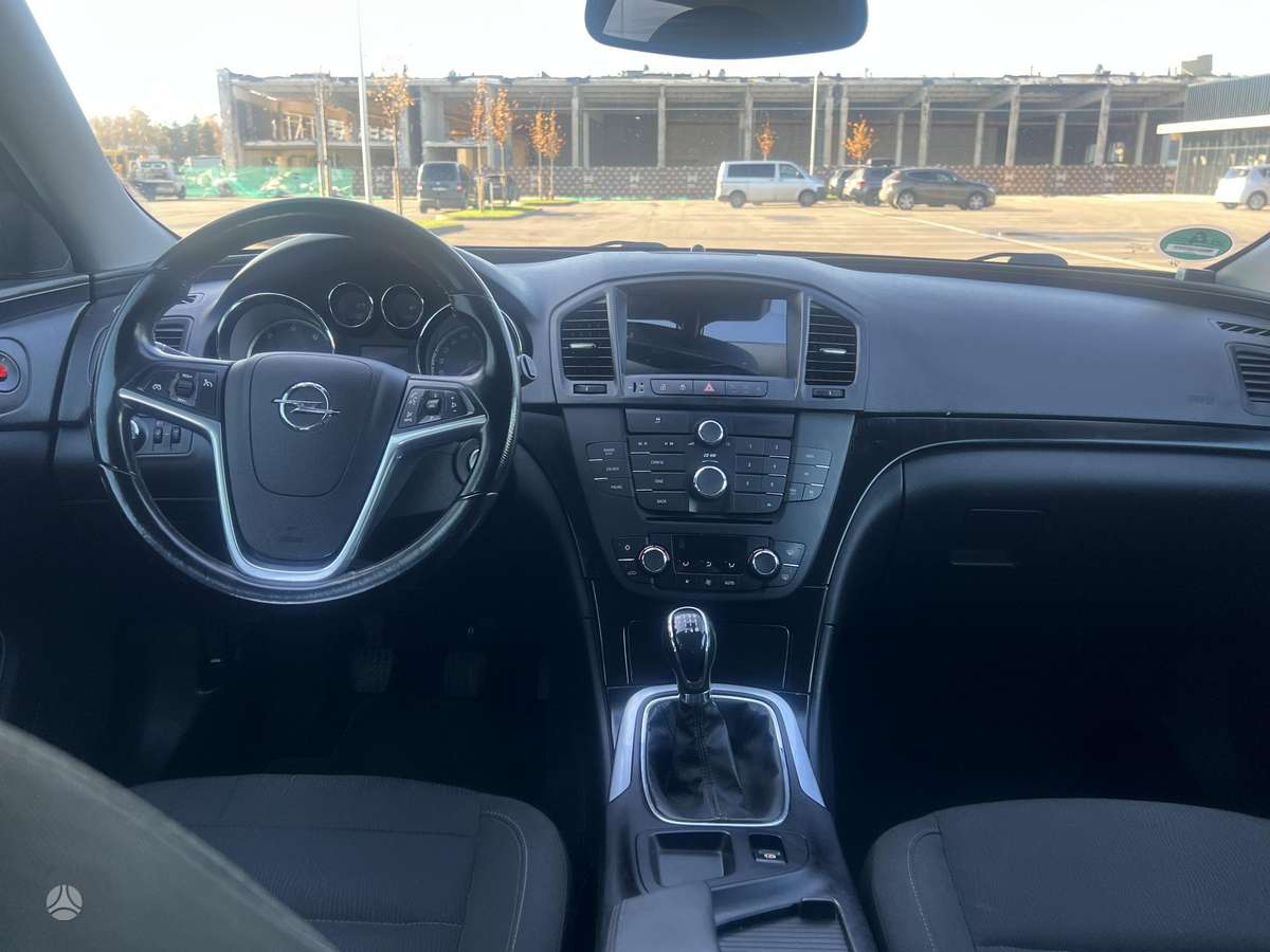 Opel Insignia 2011 — photo 9