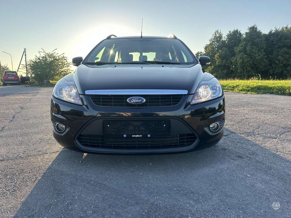 Ford Focus 2009 — вигляд ззаду