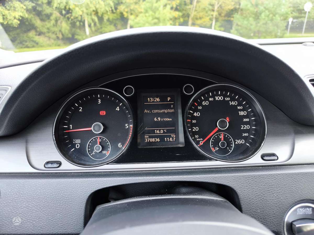 Volkswagen Passat 2012 — photo 13