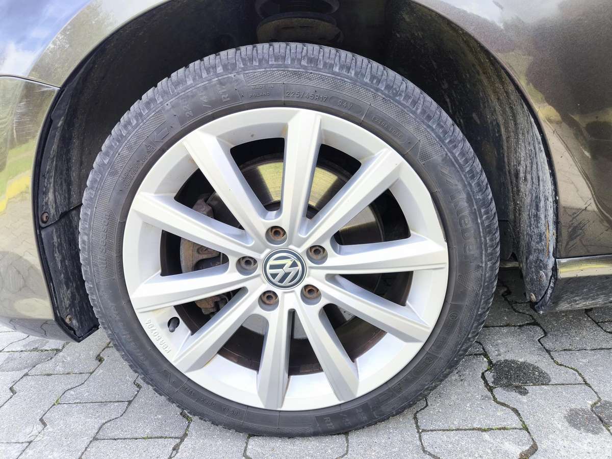 Volkswagen Passat 2012 — photo 16