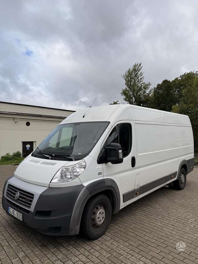 Fiat Ducato 2013 — rear view