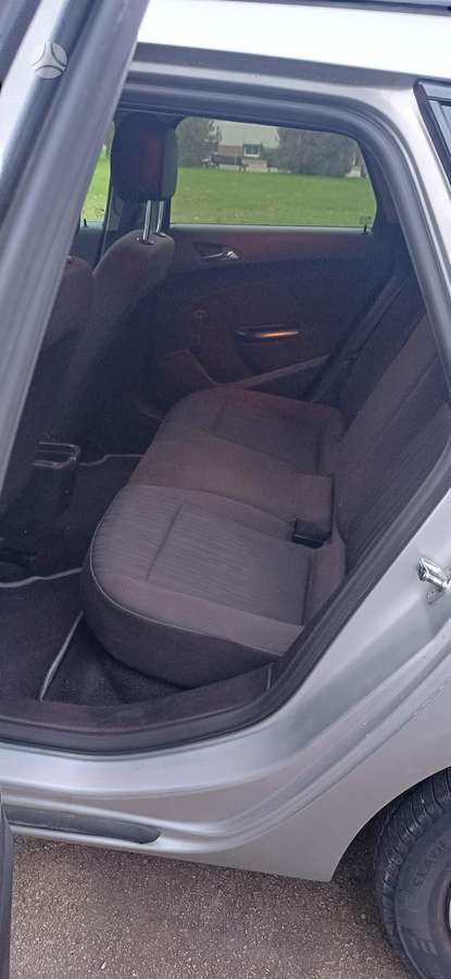 Opel Astra 2011 — photo 11