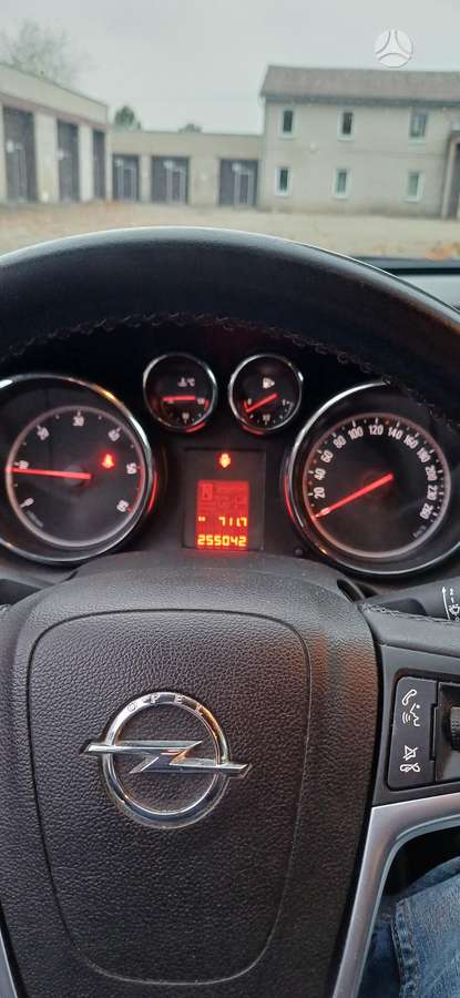 Opel Astra 2011 — engine 1686 cm³, 110 HP (81kW)