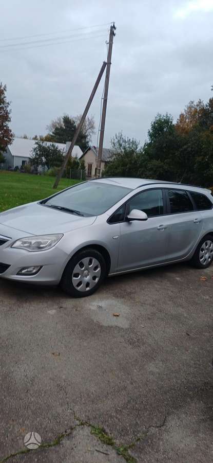 Opel Astra 2011 — photo 8