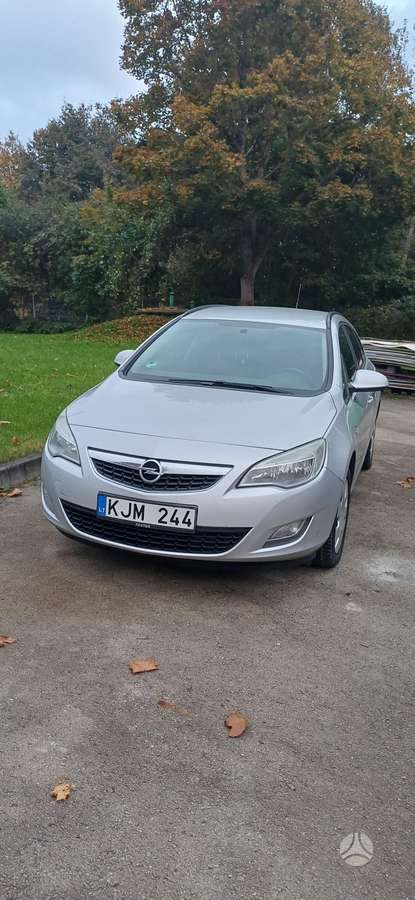 Opel Astra 2011 — photo 9
