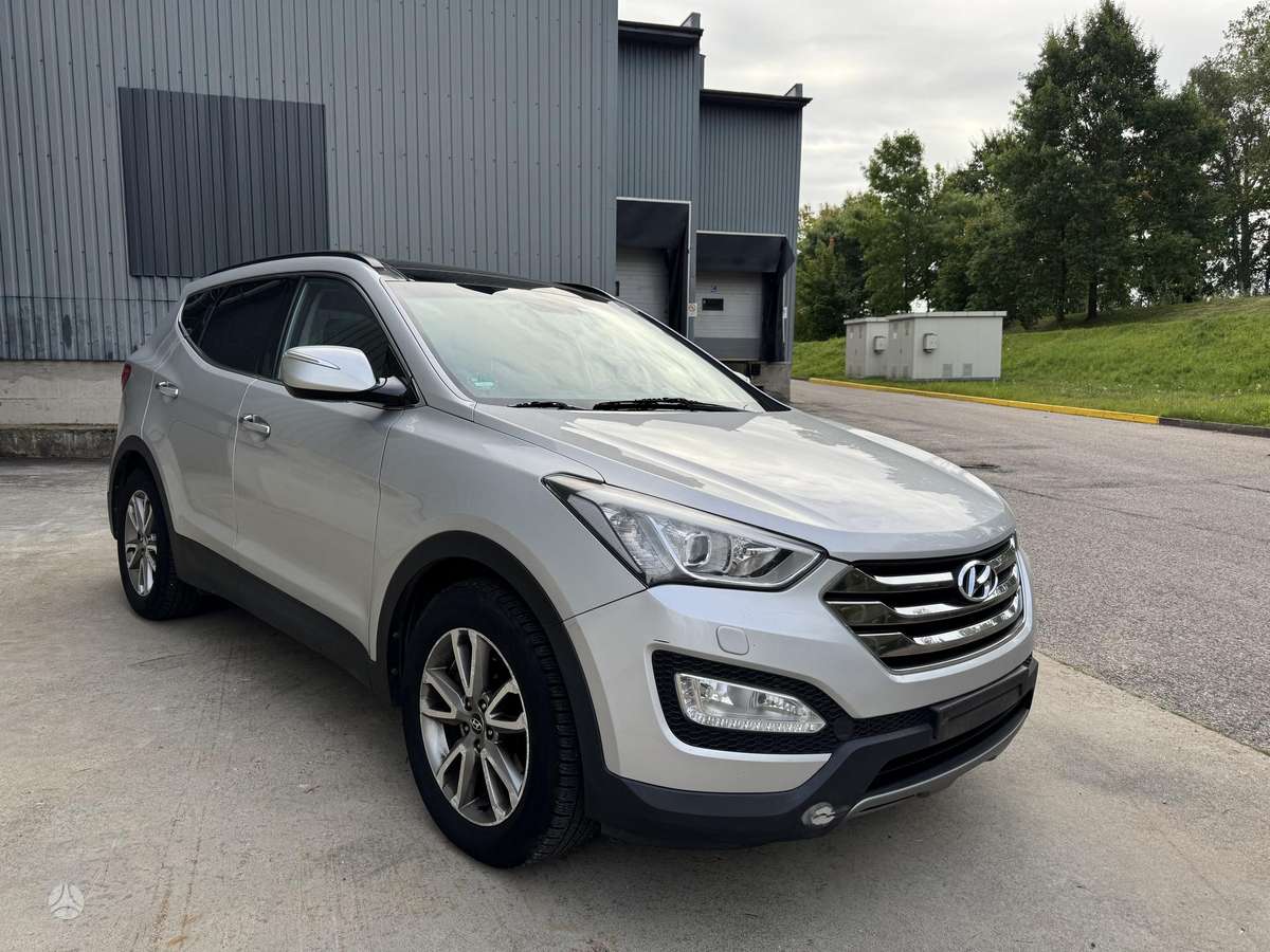 Hyundai Santa 2012 — вигляд ззаду