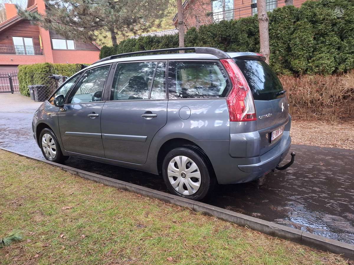 Citroen Grand 2010 — rear view