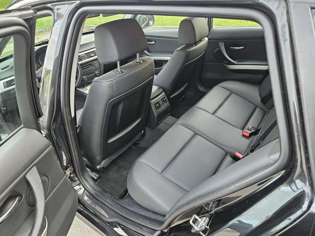 BMW 318 2010 — photo 12