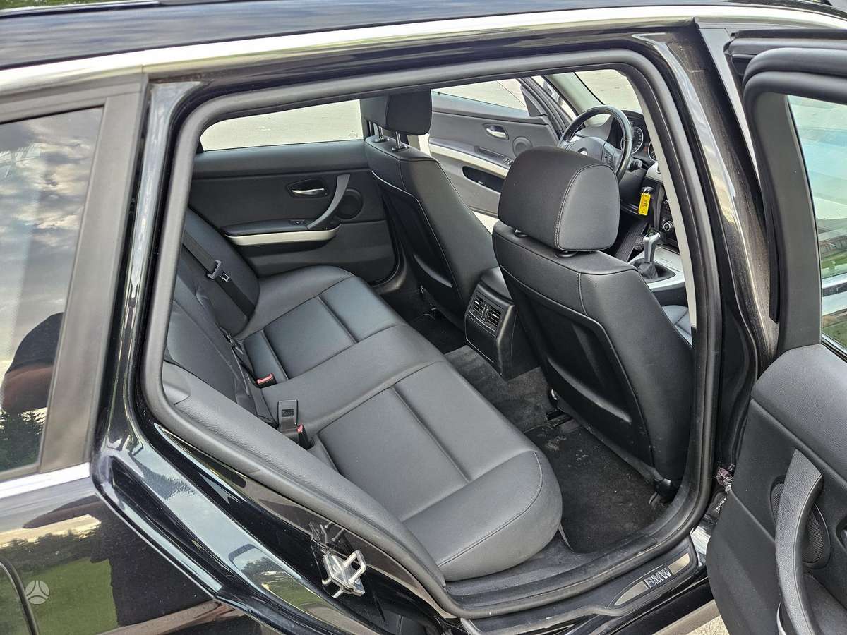 BMW 318 2010 — photo 13