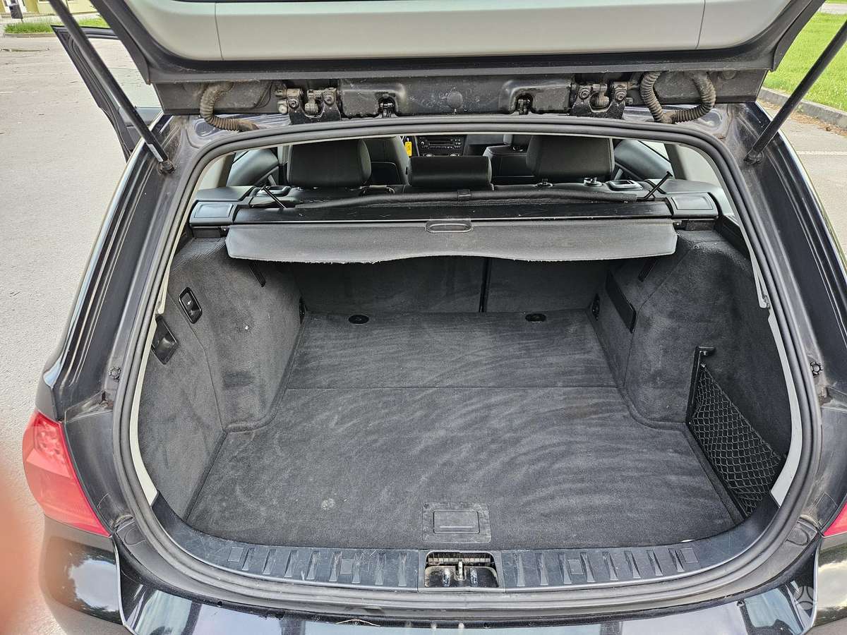 BMW 318 2010 — photo 14