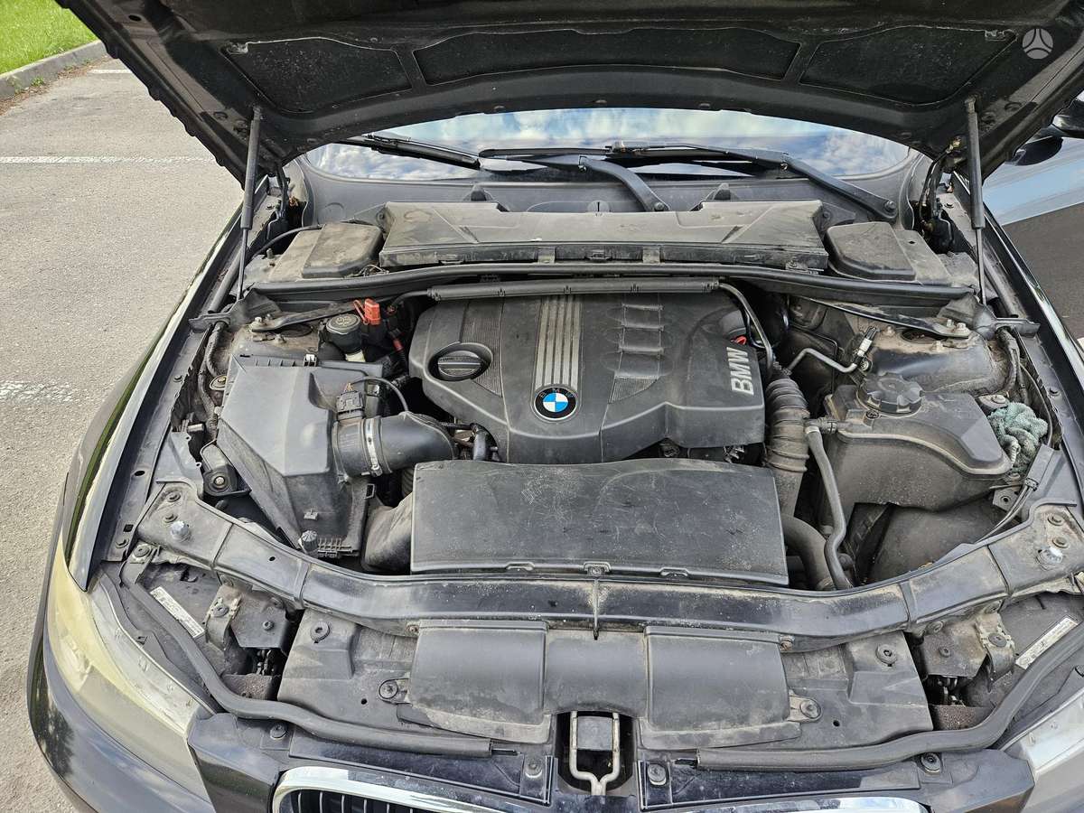 BMW 318 2010 — photo 15