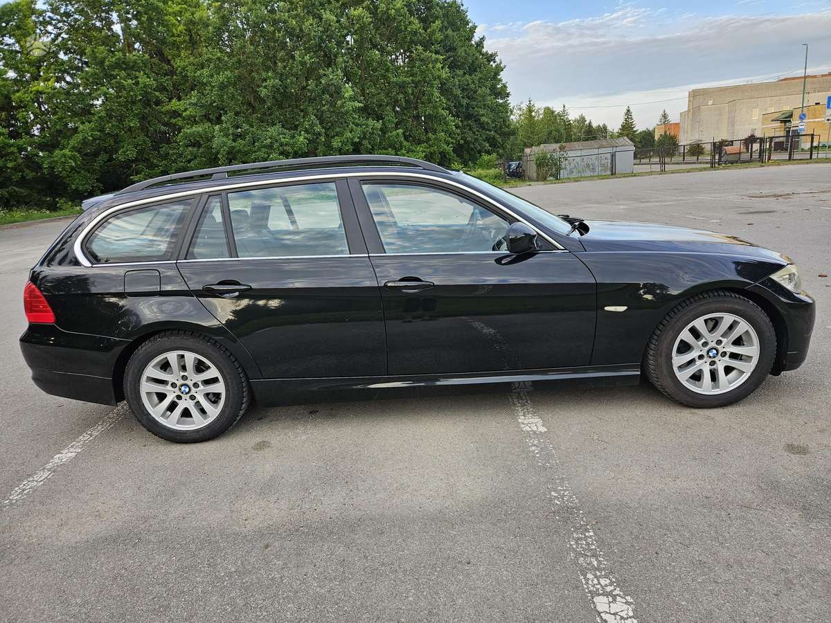 BMW 318 2010 — engine 1995 cm³, 143 HP (105kW)