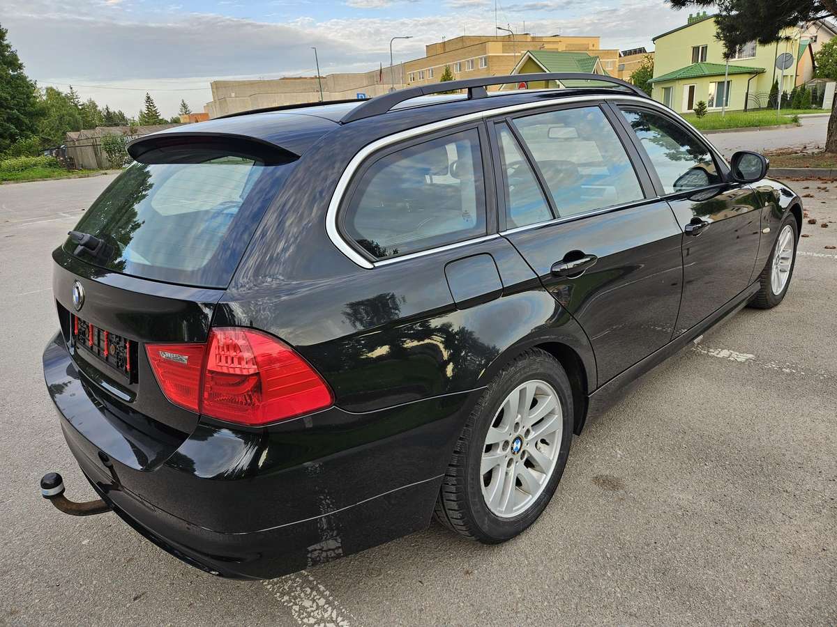 BMW 318 2010 — photo 5