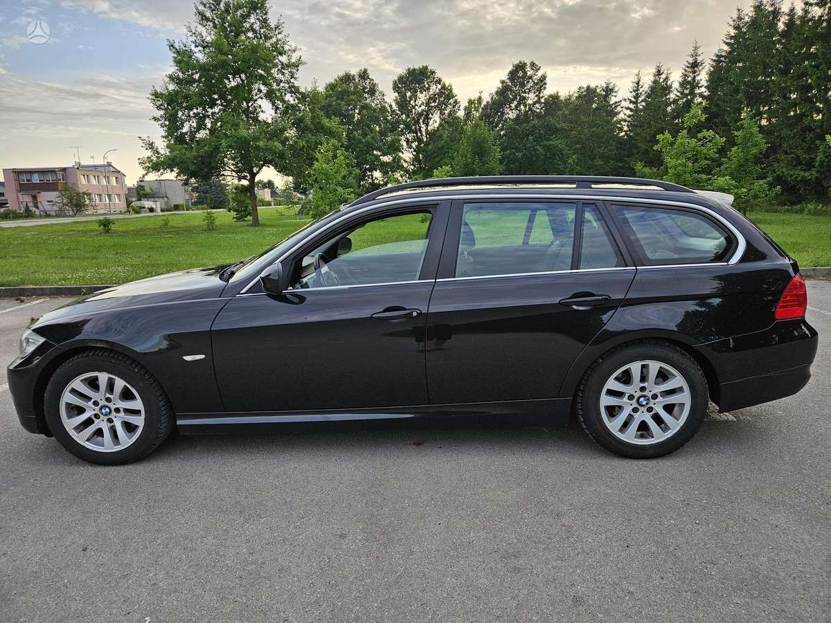 BMW 318 2010 — photo 8