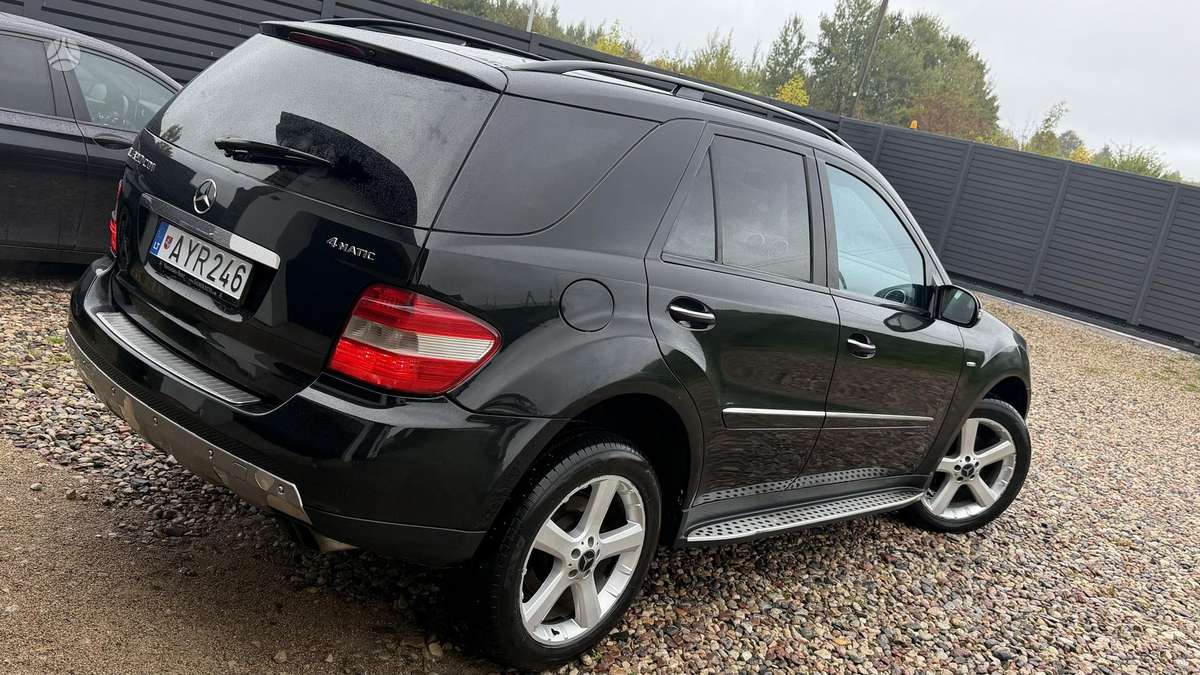 Mercedes-Benz ML320 2008 — салон
