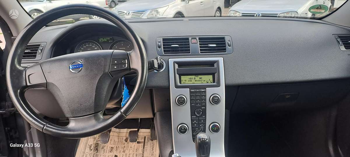 Volvo V50 2010 — photo 11