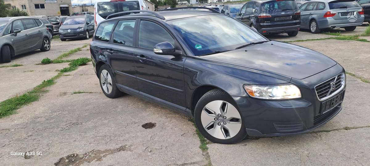 Volvo V50 2010 — engine 1560 cm³, 109 HP (80kW)