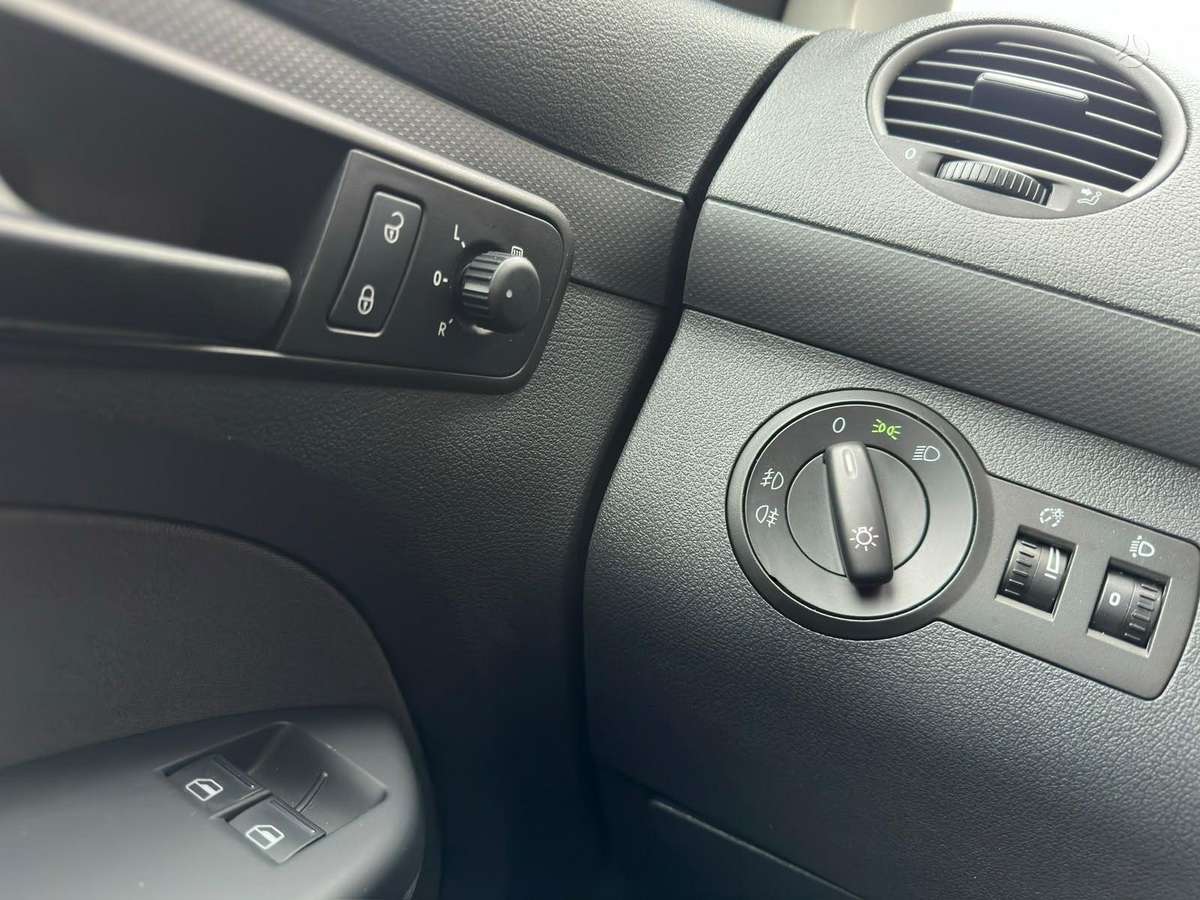 Volkswagen Caddy 2011 — photo 32