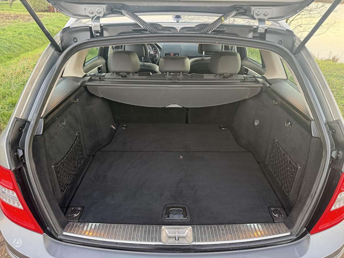 Mercedes-Benz C200 2011 — photo 10