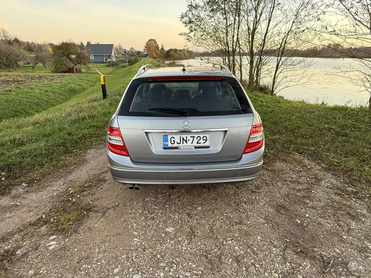 Mercedes-Benz C200 2011 — photo 7