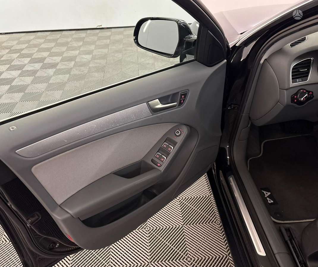 Audi A4 2013 — photo 15