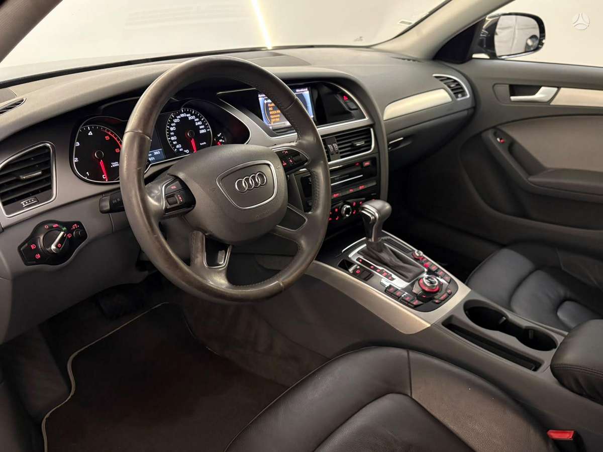 Audi A4 2013 — rear view