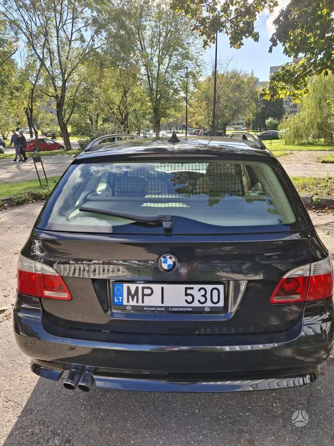 BMW 530 2004 — interior