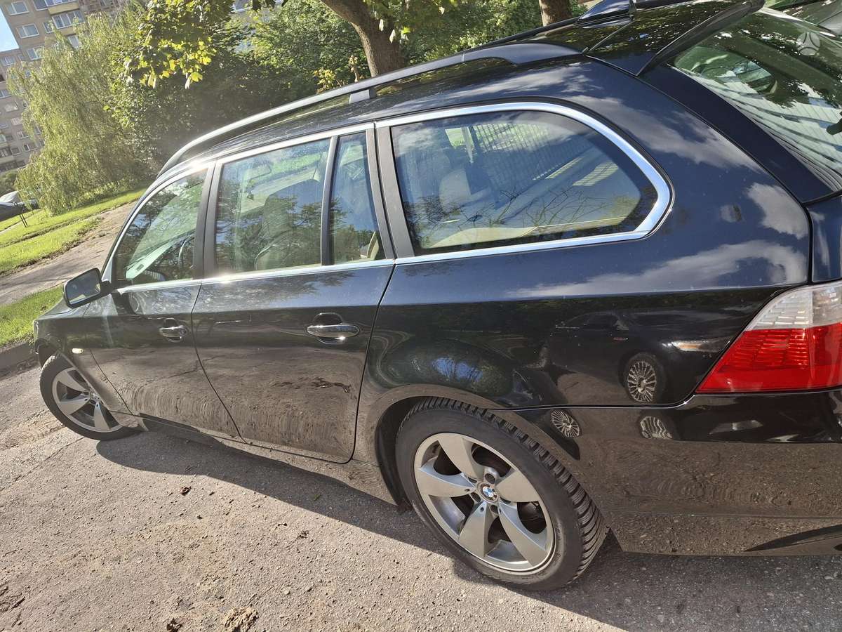 BMW 530 2004 — engine 3000 cm³, 218 HP (160kW)