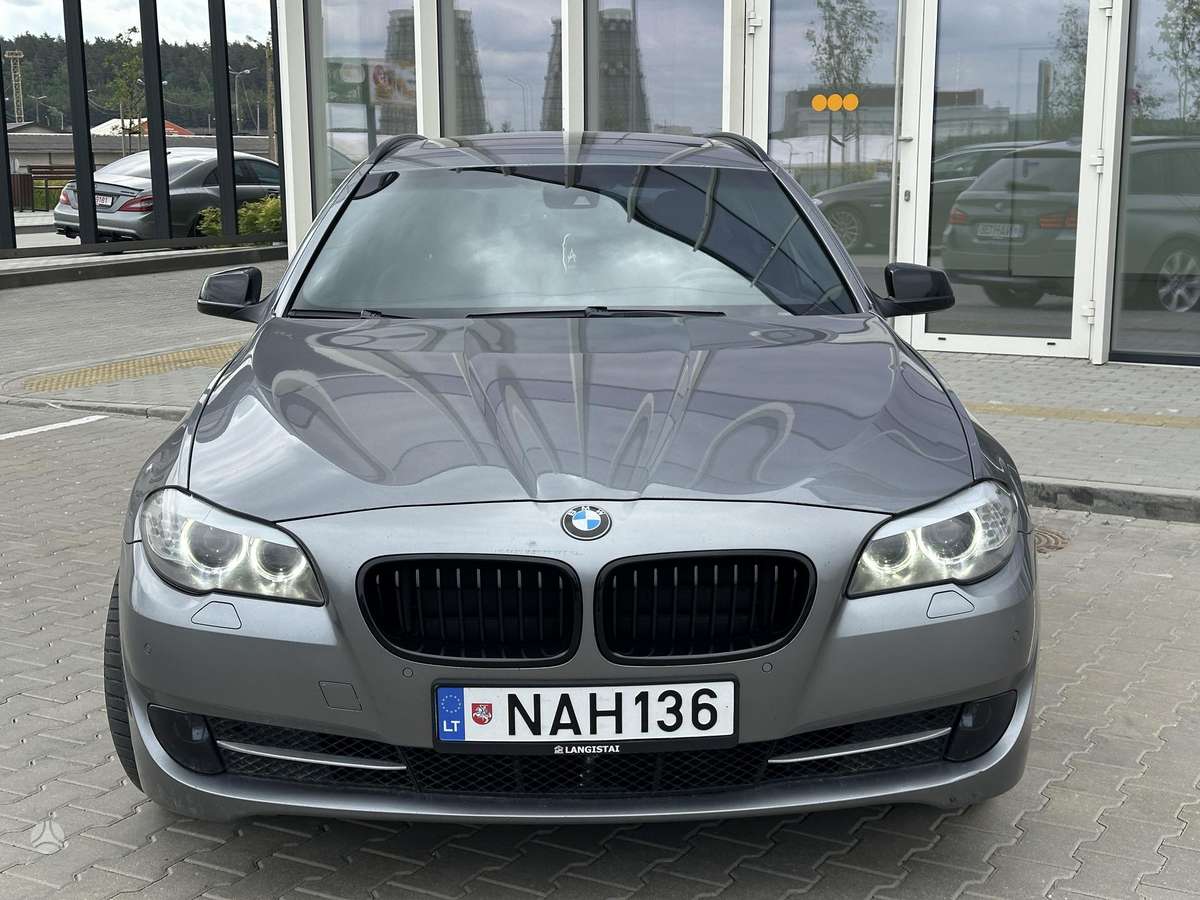 BMW 525 2012 — rear view