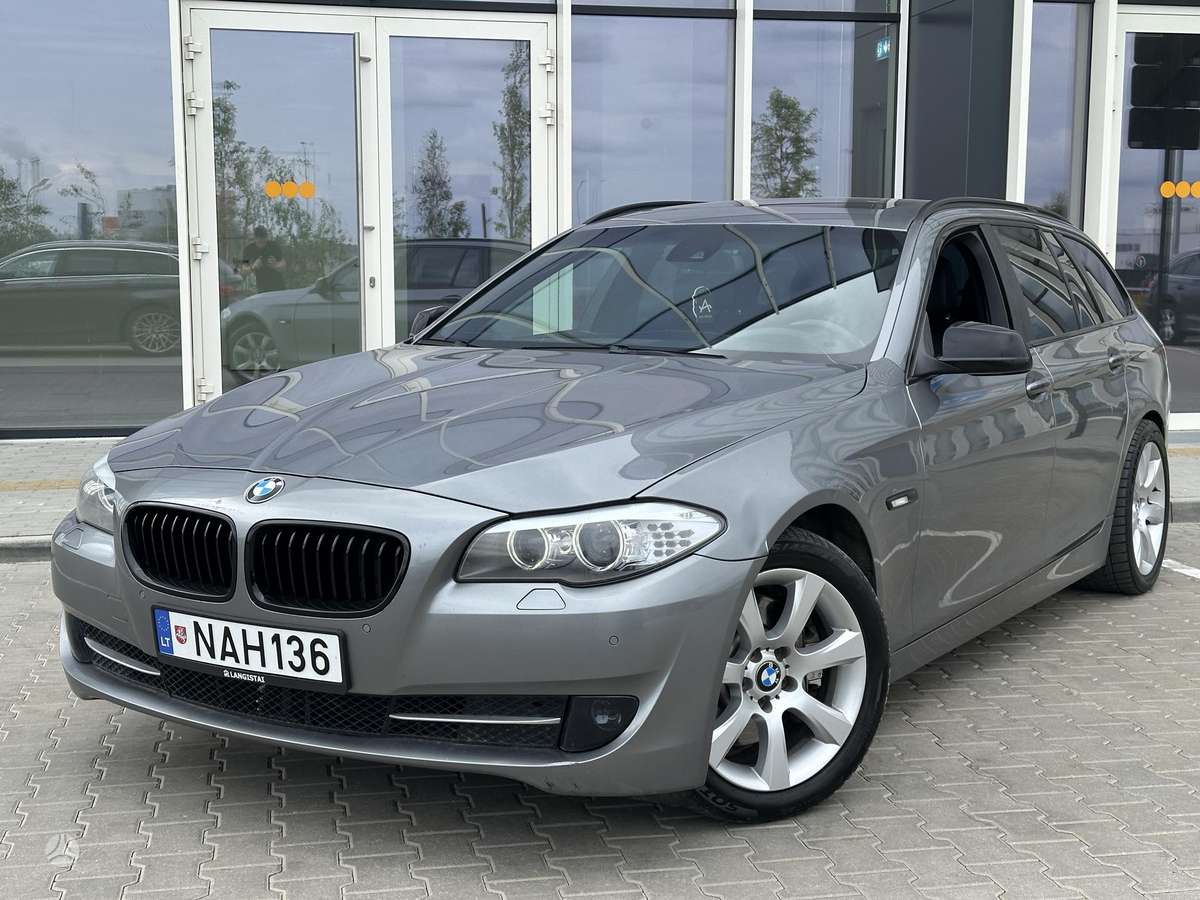 BMW 525 2012 — interior
