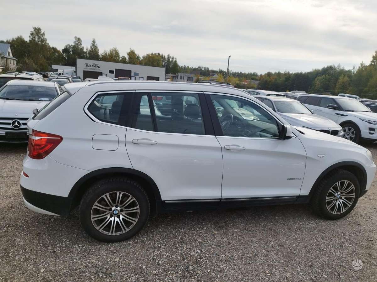 BMW X3 2011 — салон