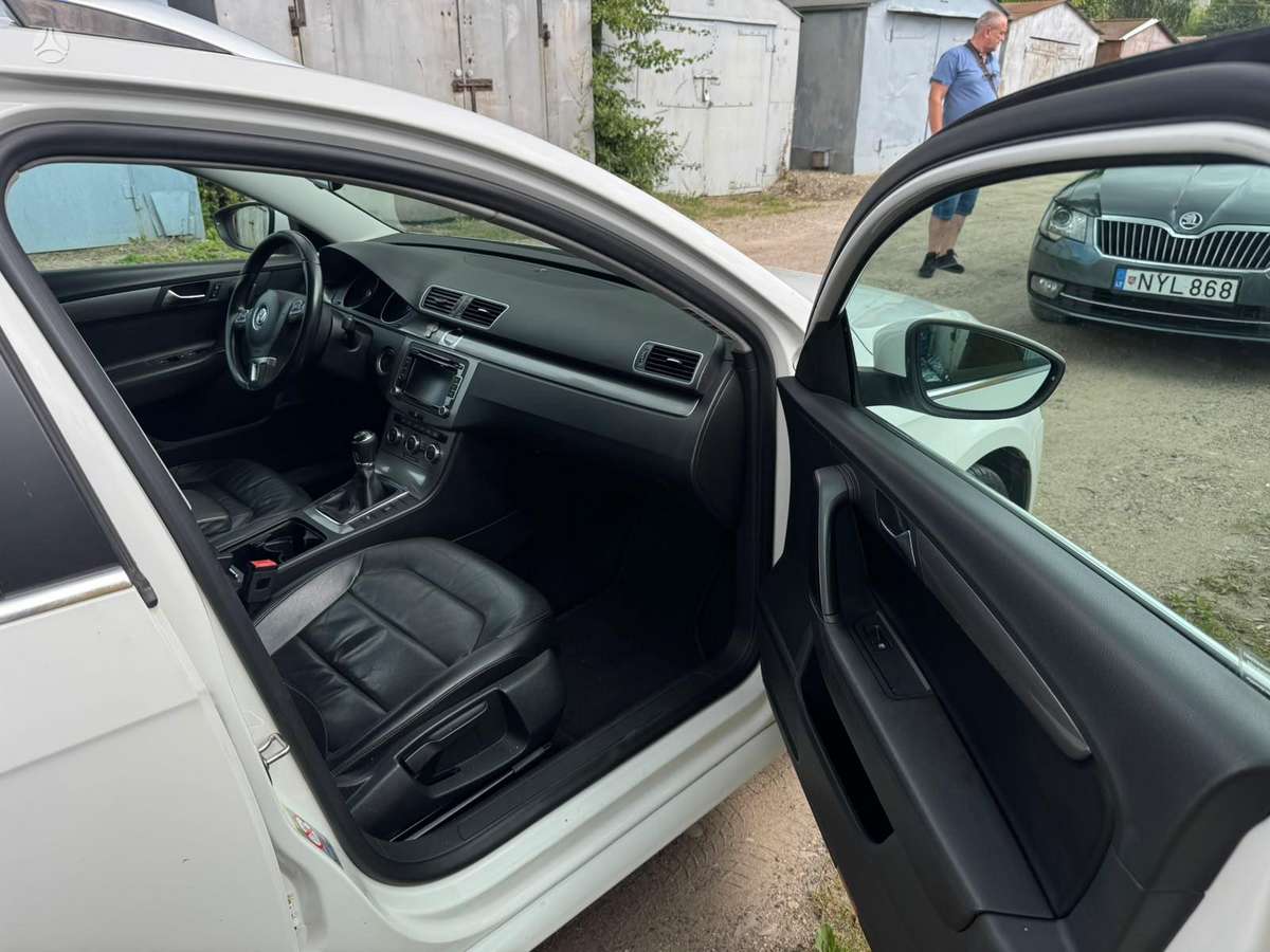 Volkswagen Passat 2012 — photo 14