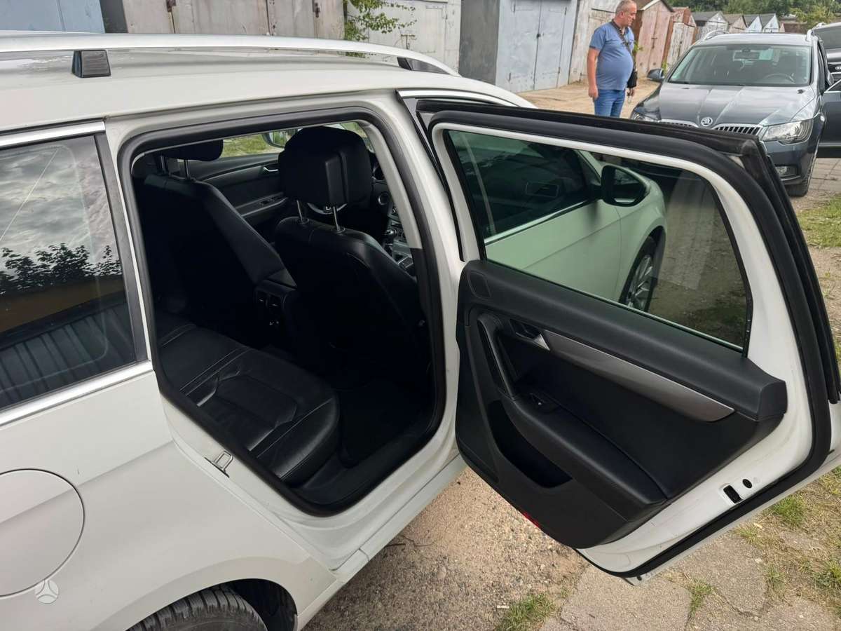 Volkswagen Passat 2012 — photo 15