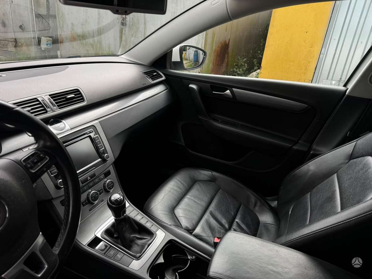 Volkswagen Passat 2012 — photo 8