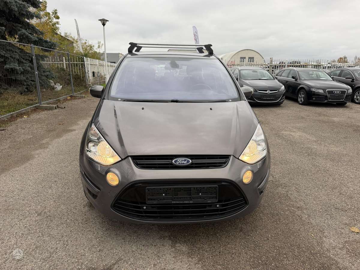 Ford S-MAX 2012 — вигляд ззаду