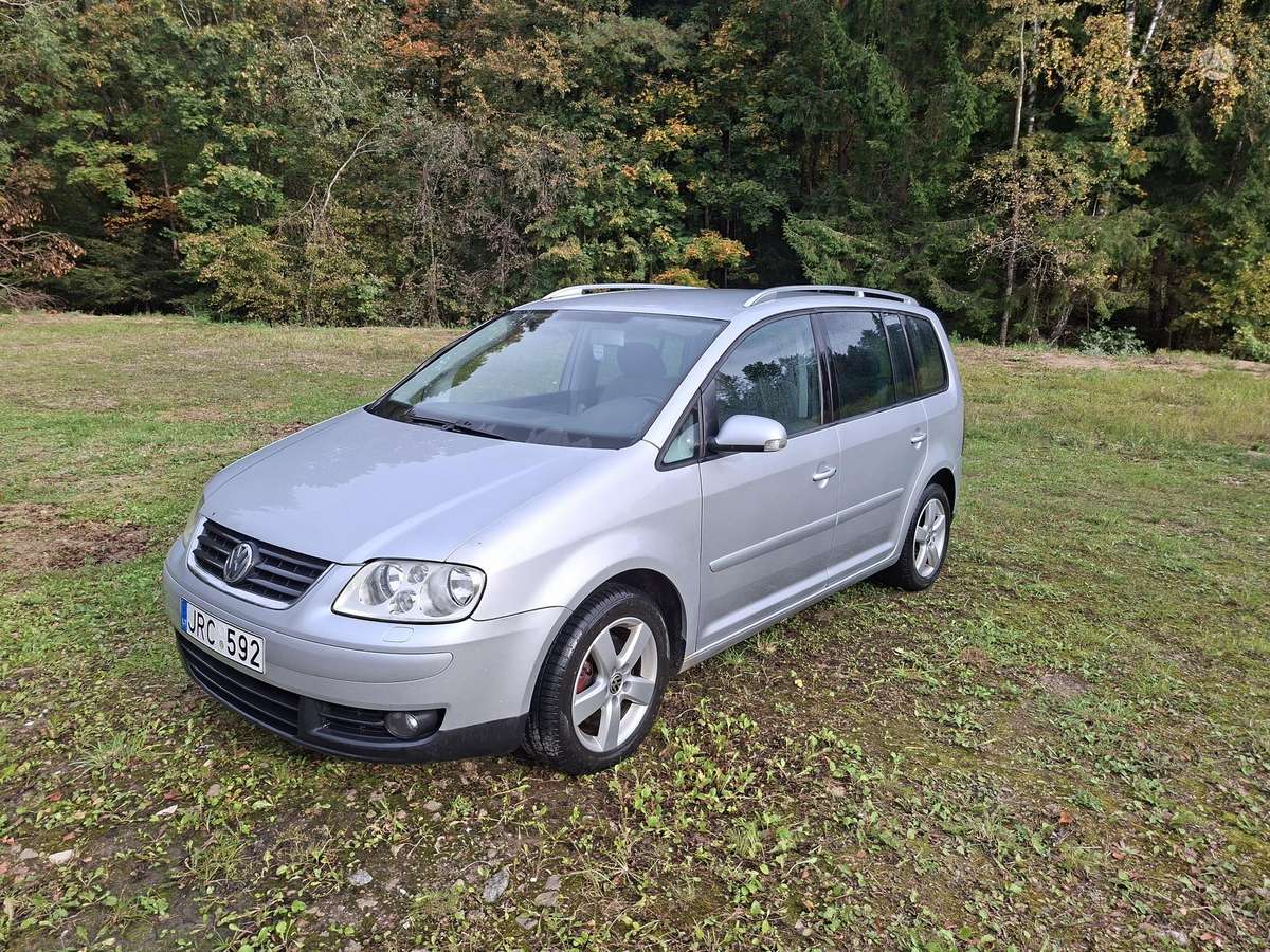 Volkswagen Touran 2005 — rear view
