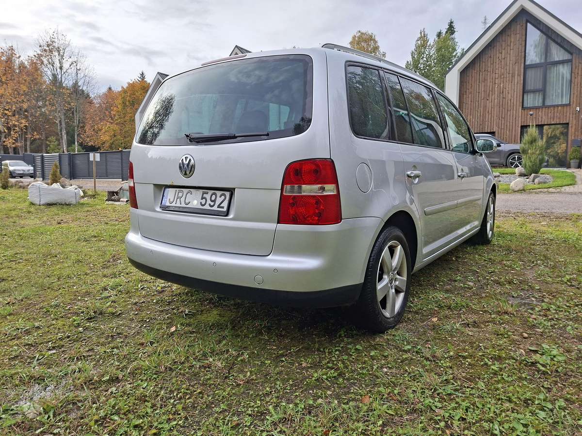Volkswagen Touran 2005 — interior