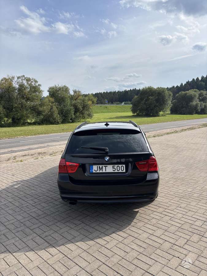 BMW 320 2012 — rear view