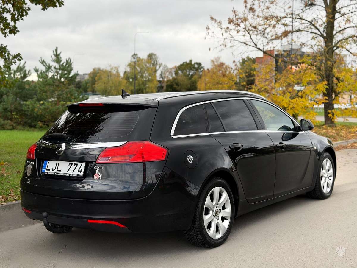 Opel Insignia 2011 — салон