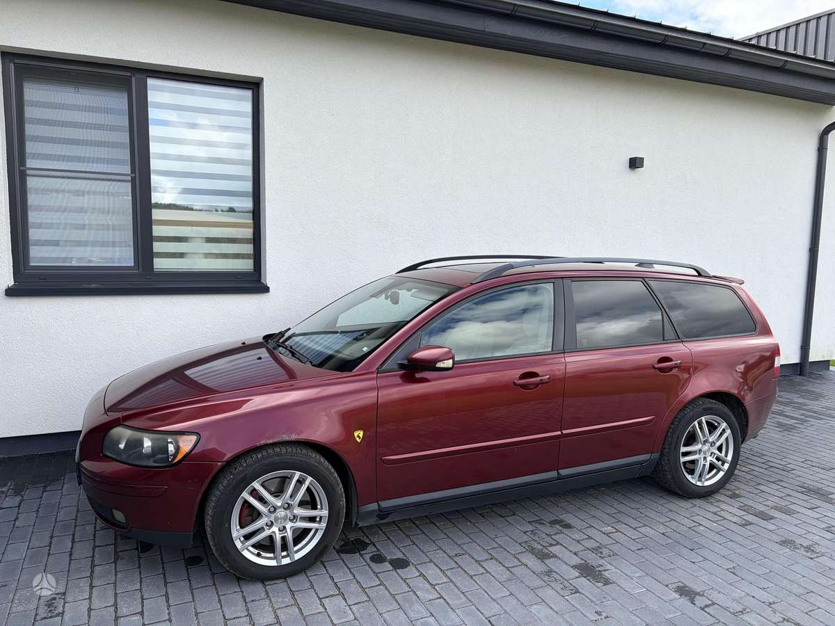 Volvo V50 2006 — rear view