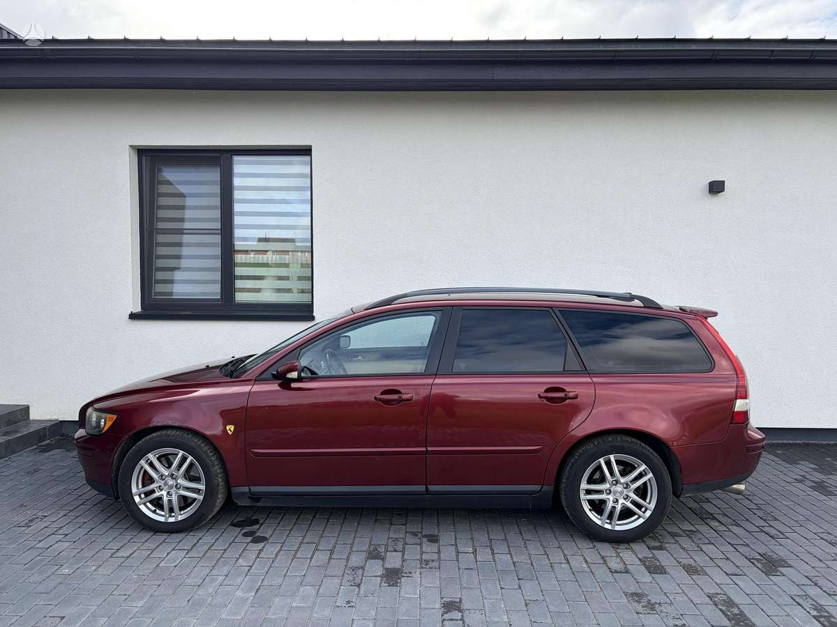 Volvo V50 2006 — engine 2400 cm³, 179 HP (132kW)