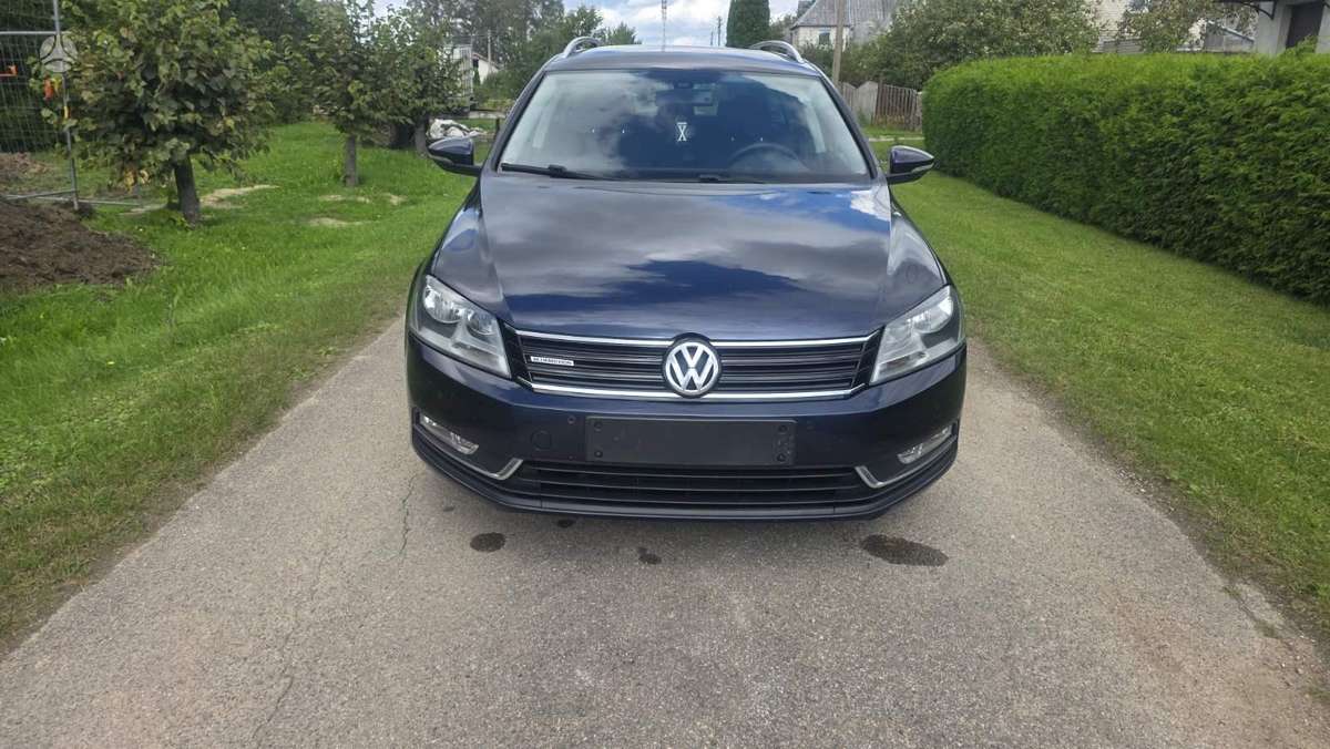 Volkswagen Passat 2013 — вигляд ззаду