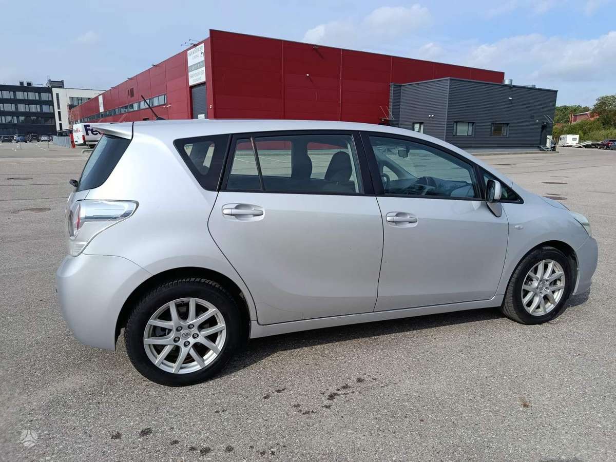 Toyota Verso 2009 — двигун 2231 cm³, 150 HP (110kW)