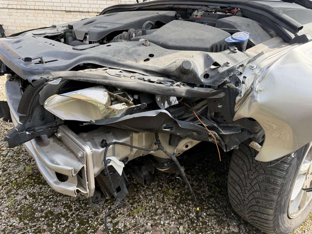 Volvo V70 2012 — photo 10