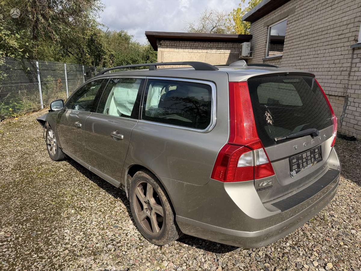 Volvo V70 2012 — interior